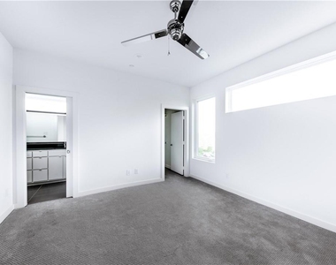 1715 Bennett Avenue - Photo Thumbnail 10
