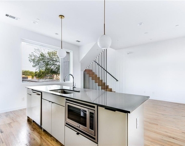 1715 Bennett Avenue - Photo Thumbnail 14