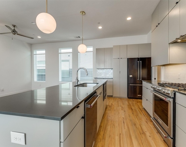 1715 Bennett Avenue - Photo Thumbnail 6