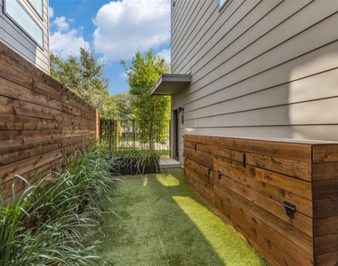 1715 Bennett Avenue - Photo Thumbnail 30