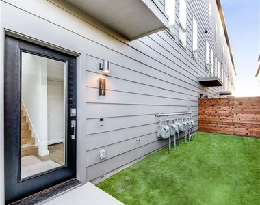 1715 Bennett Avenue - Photo Thumbnail 12