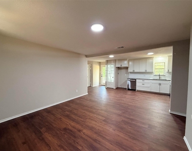 4026 Dixon Circle - Photo Thumbnail 3