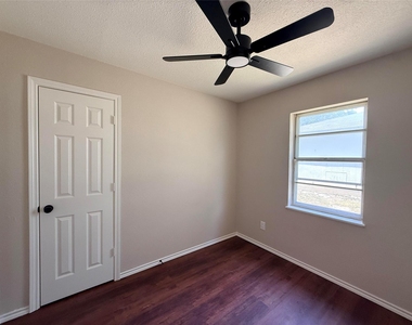 4026 Dixon Circle - Photo Thumbnail 11
