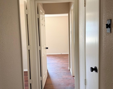 4026 Dixon Circle - Photo Thumbnail 9