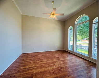 3116 Oak Drive - Photo Thumbnail 3