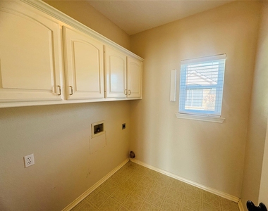 3116 Oak Drive - Photo Thumbnail 16