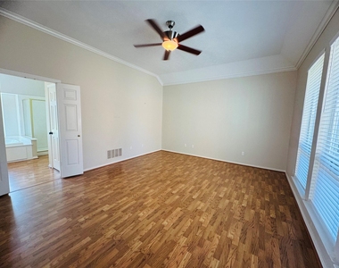 3116 Oak Drive - Photo Thumbnail 9