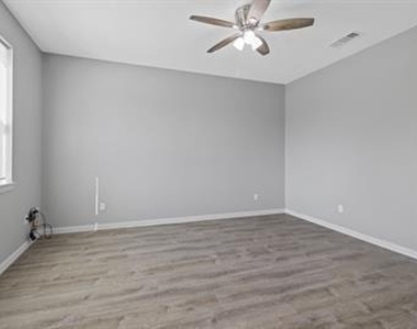 529-531 E Ball Street - Photo Thumbnail 3