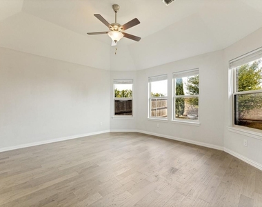 1520 Eleanor Drive - Photo Thumbnail 10