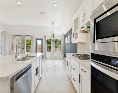 1520 Eleanor Drive - Photo Thumbnail 7