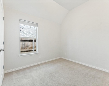 1520 Eleanor Drive - Photo Thumbnail 17