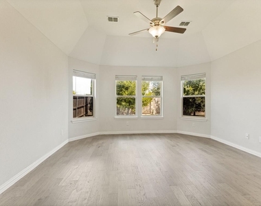 1520 Eleanor Drive - Photo Thumbnail 11