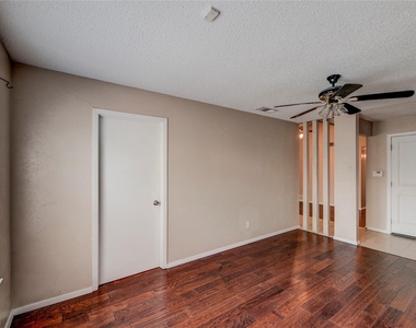 638 Cranbrook Park - Photo Thumbnail 16