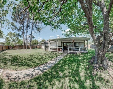 638 Cranbrook Park - Photo Thumbnail 2