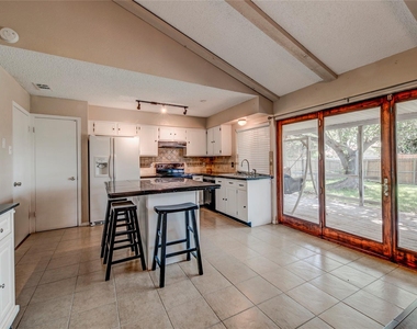 638 Cranbrook Park - Photo Thumbnail 9