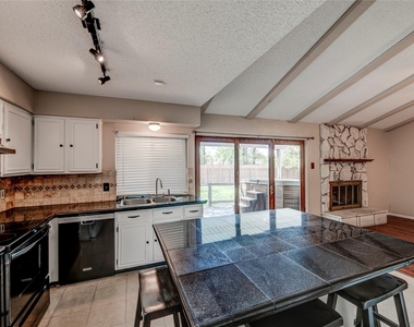 638 Cranbrook Park - Photo Thumbnail 10