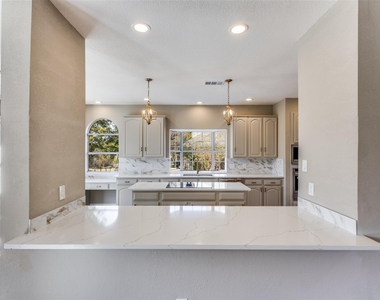 2822 Roundrock - Photo Thumbnail 9