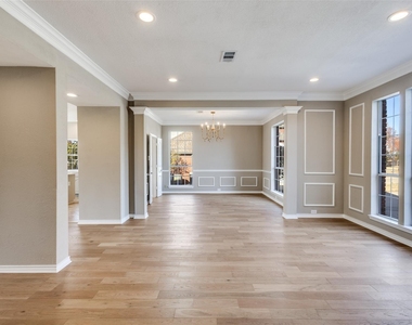 2822 Roundrock - Photo Thumbnail 8