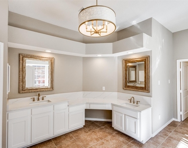 2822 Roundrock - Photo Thumbnail 16
