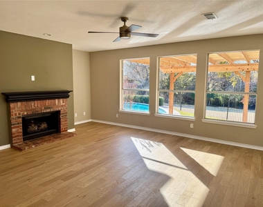 2822 Roundrock - Photo Thumbnail 14