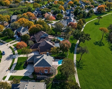 2822 Roundrock - Photo Thumbnail 6