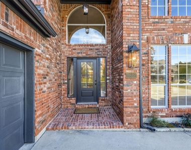 2822 Roundrock - Photo Thumbnail 2