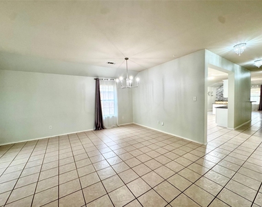 2812 Park Place Drive - Photo Thumbnail 5