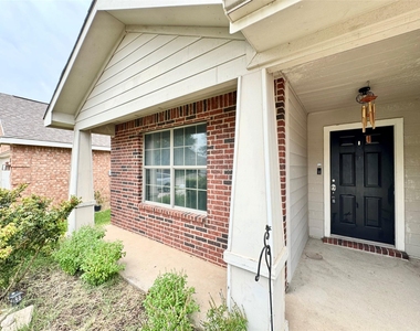2812 Park Place Drive - Photo Thumbnail 2