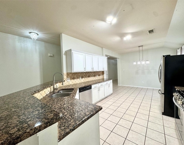2812 Park Place Drive - Photo Thumbnail 15