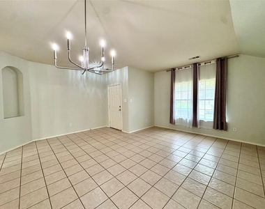 2812 Park Place Drive - Photo Thumbnail 6