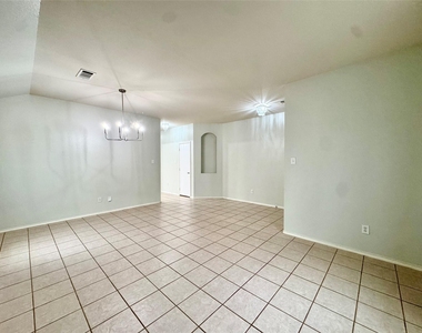 2812 Park Place Drive - Photo Thumbnail 8