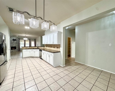 2812 Park Place Drive - Photo Thumbnail 14