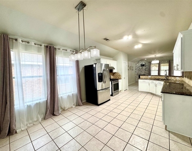 2812 Park Place Drive - Photo Thumbnail 13