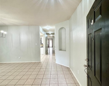 2812 Park Place Drive - Photo Thumbnail 3