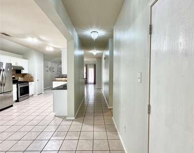 2812 Park Place Drive - Photo Thumbnail 10