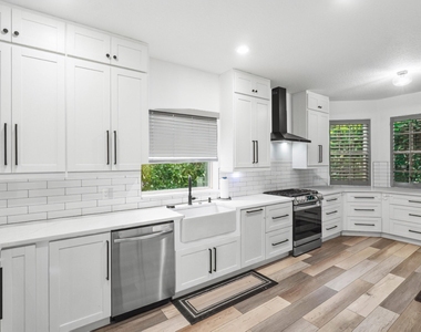 5705 Nw 42nd Court - Photo Thumbnail 12