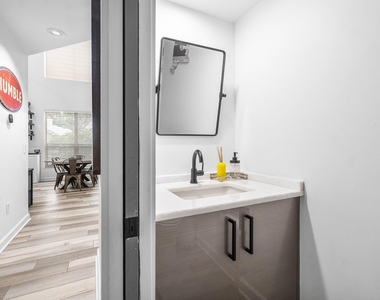 5705 Nw 42nd Court - Photo Thumbnail 16