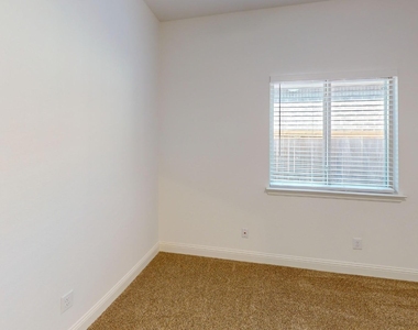 3912 Goldfinch - Photo Thumbnail 10