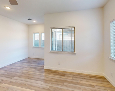 3912 Goldfinch - Photo Thumbnail 6