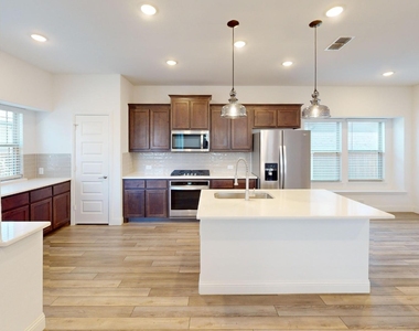 3912 Goldfinch - Photo Thumbnail 4