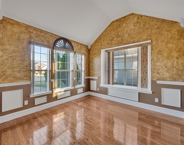 4551 Durrand Drive - Photo Thumbnail 3