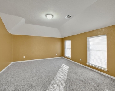 4551 Durrand Drive - Photo Thumbnail 14