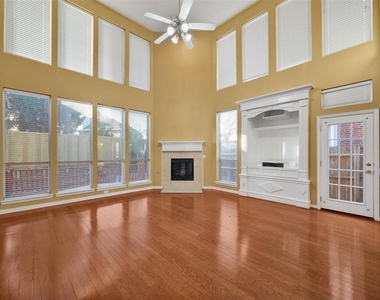 4551 Durrand Drive - Photo Thumbnail 6