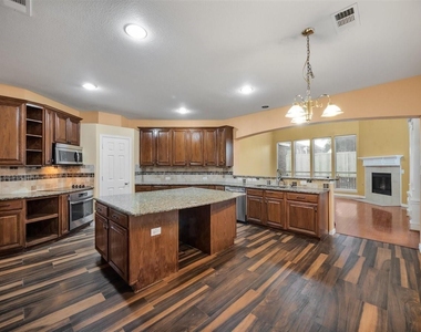 4551 Durrand Drive - Photo Thumbnail 7