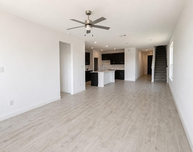 3213 Cordelia Drive - Photo Thumbnail 2