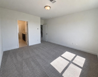 3213 Cordelia Drive - Photo Thumbnail 11