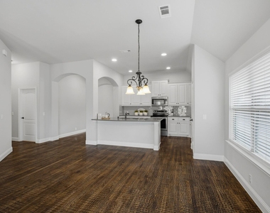 2115 Victoria Lane - Photo Thumbnail 5