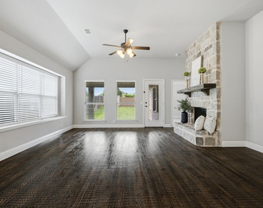2115 Victoria Lane - Photo Thumbnail 8
