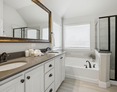 2115 Victoria Lane - Photo Thumbnail 16