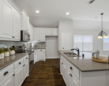 2115 Victoria Lane - Photo Thumbnail 6